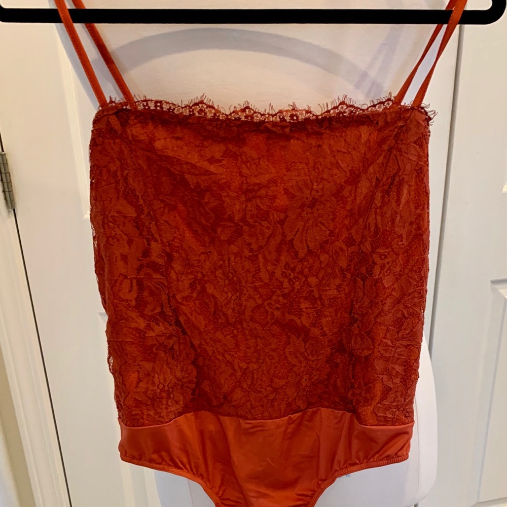 Misguided Burnt Orange Lace Overlay Bodysuit - Picture 2 of 5